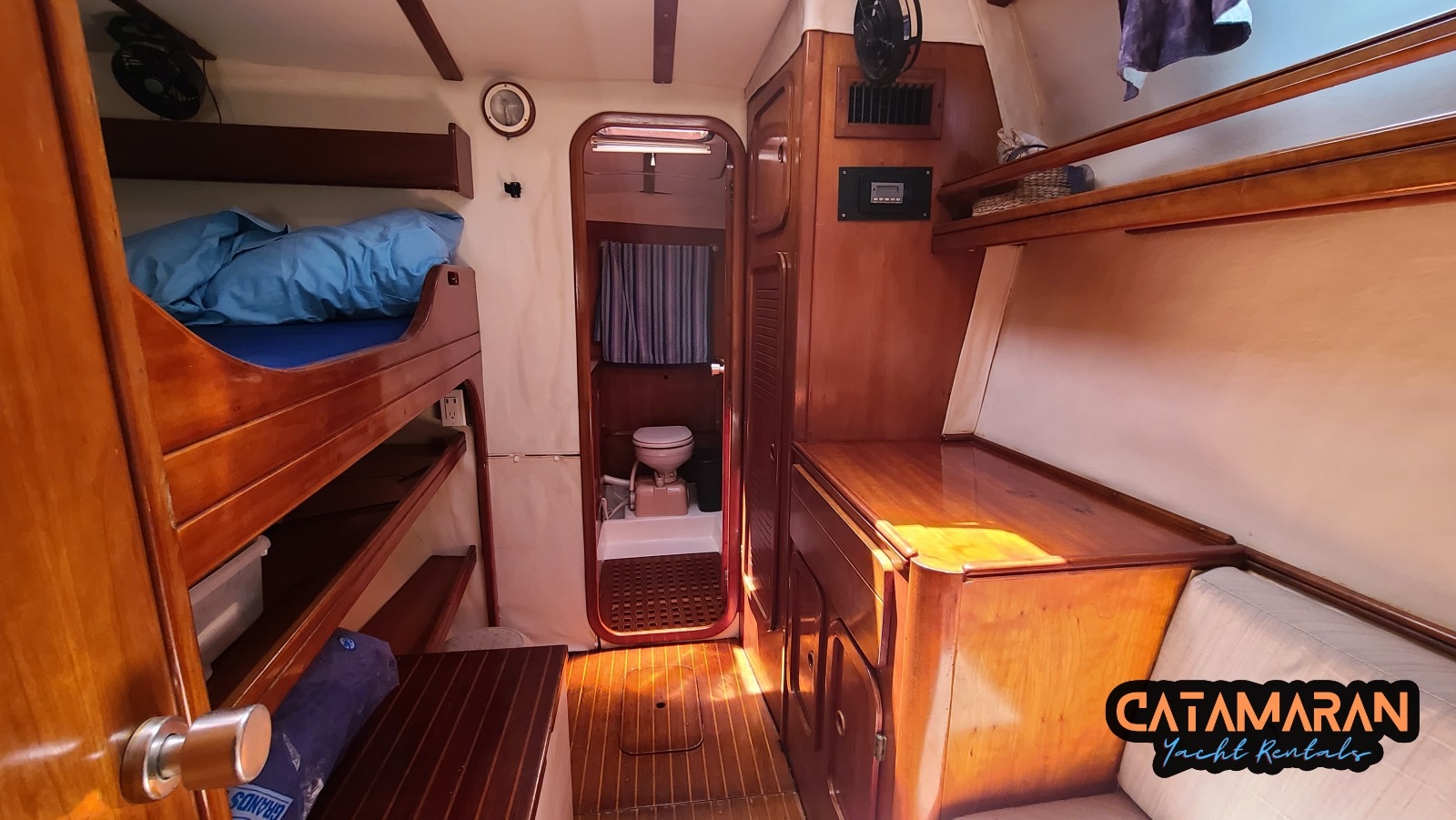 The catamaran has a total of 4 beds