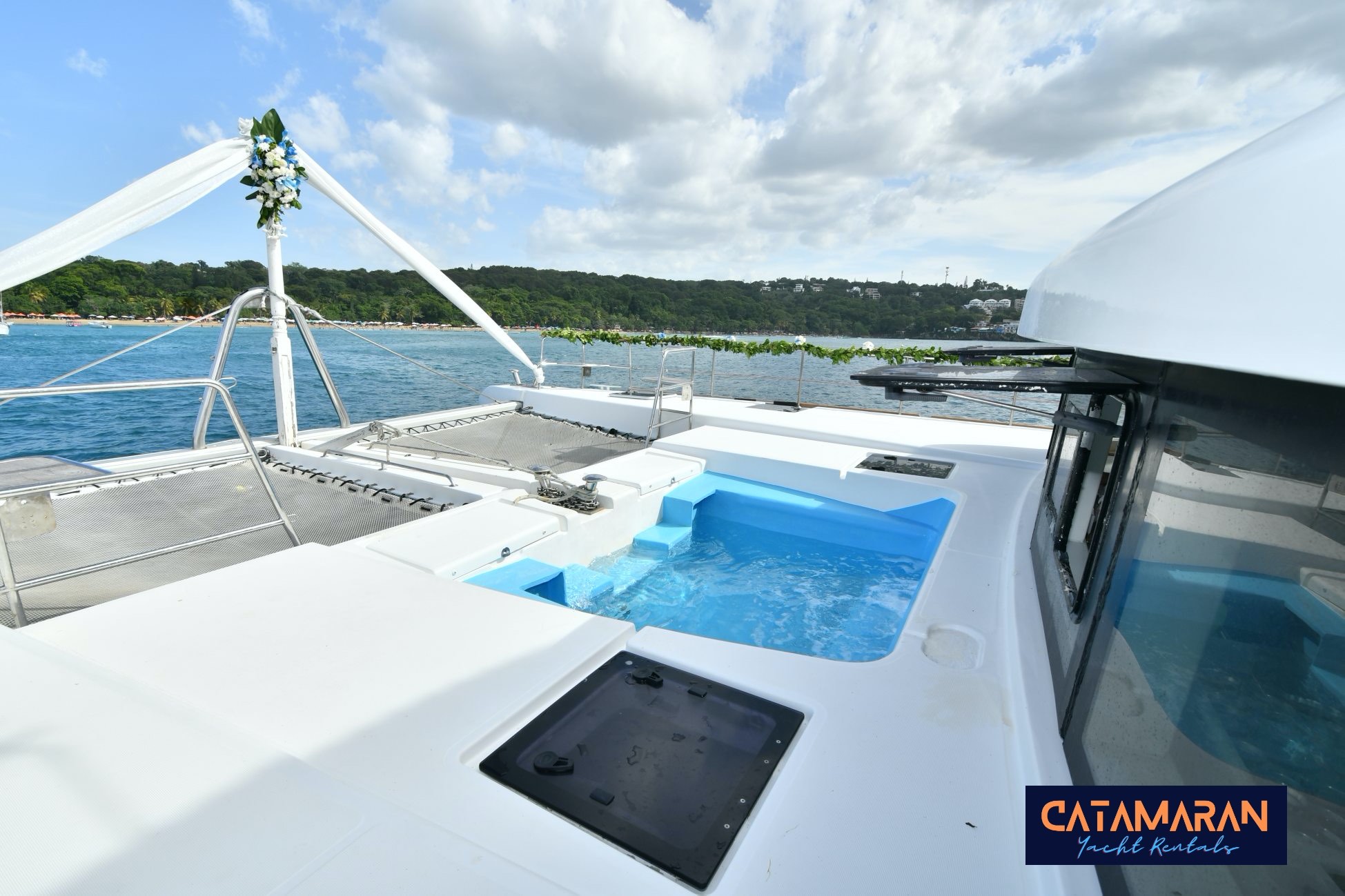 The outdoor Jacuzzi of the sosua catamaran charter