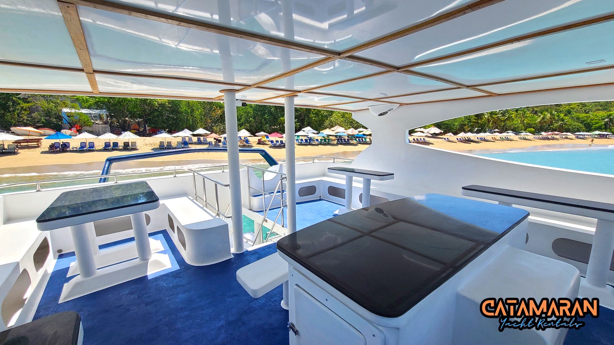 The flybridge deck can accommodate large groups